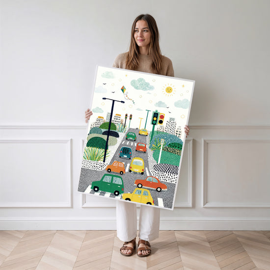 Poster Ville colorée - Petites voitures et routes joyeuses pour lui — Vierge - poster-femme-debout