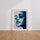 Poster Visage abstrait - Émotion à fleur de bleu — Vierge - living-room — passe-partout blanc