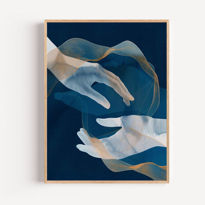 Poster Voile de mains bleues - Douceur bleutée et éclats dorés