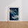 Poster Voile de mains bleues - Douceur bleutée et éclats dorés — Vierge - living-room — passe-partout blanc