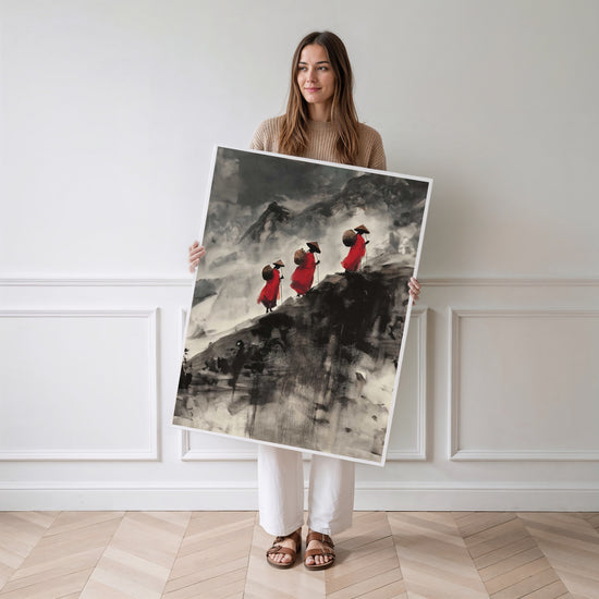 Poster Voyageurs en rouge - Montagne zen dans la brume — Vierge - poster-femme-debout