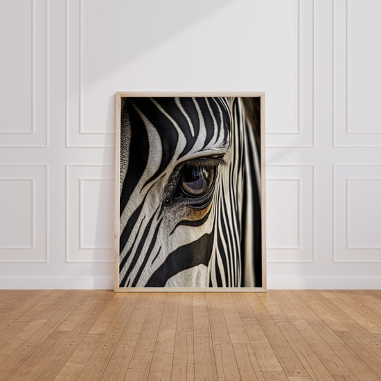 Poster Zèbre - Regard sauvage en noir et blanc — Vierge - living-room