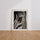 Poster Zèbre - Regard sauvage en noir et blanc — Vierge - living-room — passe-partout blanc