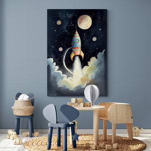 A playful children's playroom with light wooden furniture and toys made of natural materials. A round jute rug is placed on the floor. Chairs and a small desk with playful shapes complete the space. A large wall picture of a rocket launching adds a touch of adventure to the decor.