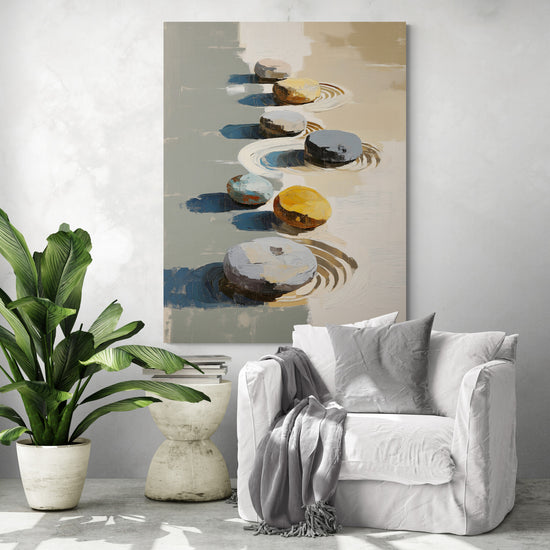 Décoration mural de galets colorés sur fond abstrait beige pour une ambiance zen dans un salon contemporain