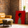 Tableau africain femme élégante profil fond rouge décoration salon mur brique fauteuil cuir camel