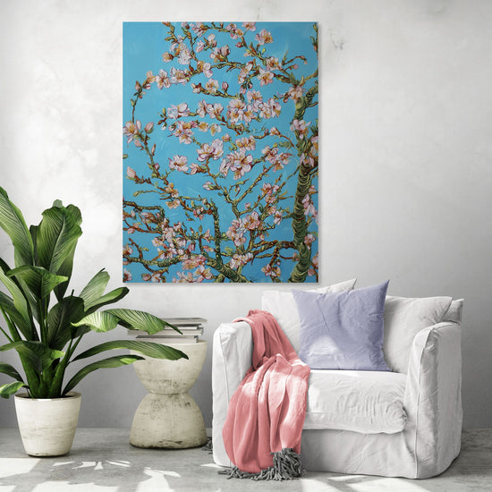 Tableau d'amandier en fleurs sur fond bleu ciel, style impressionniste, ambiance fraîche et apaisante du salon