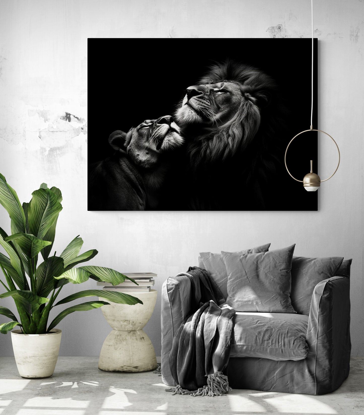 toile photo d'un lion et lionne qui s'enlacent accroché au dessus d'un fauteuil