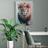 Un tableau de lion orné de fleurs illumine un bureau moderne et épuré