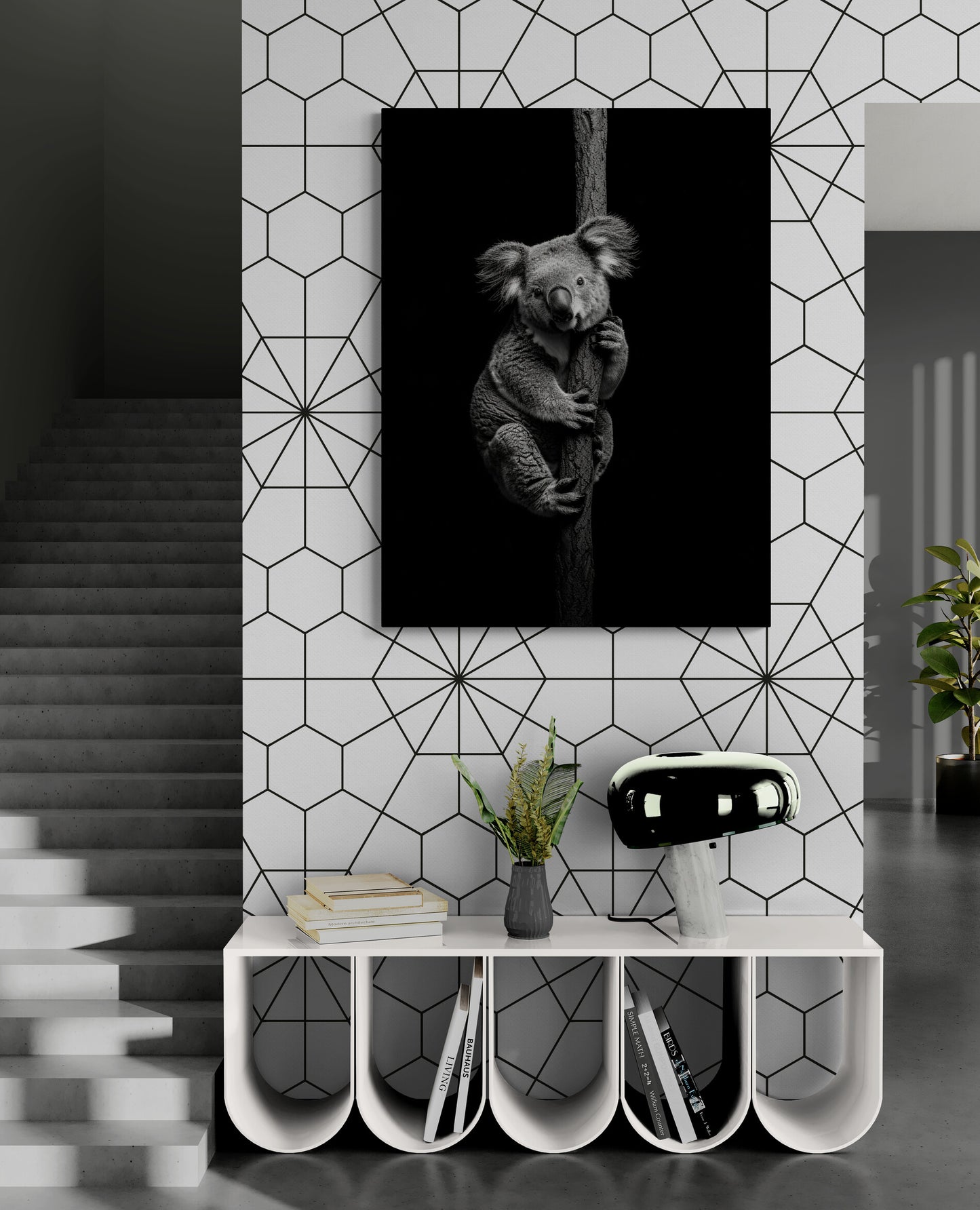 Tableau monochrome d'un koala dans un hall d'entrée moderne.