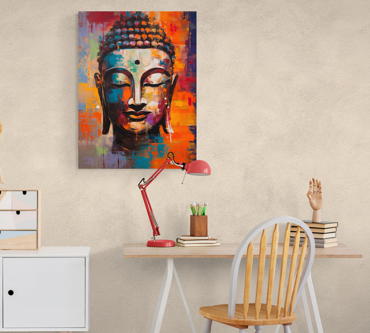 Bureau en bois avec tableau de Bouddha et lampe rouge.