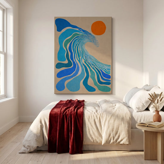 Abstract blauw canvas met golfmotief en oranje zon in modern maatwerkinterieur