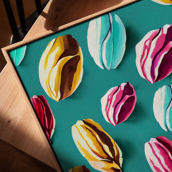 Tableau cabosses de cacao colorées pour cuisine scandinave