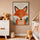 Zachte, cocooning wanddecoratie: oranje vosje onder sterren voor de babykamer
