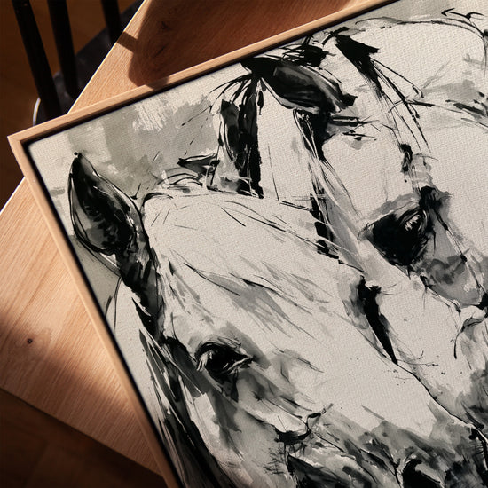 Tableau chevaux noir et blanc abstrait expressif décoration murale salon cadre chêne doré
