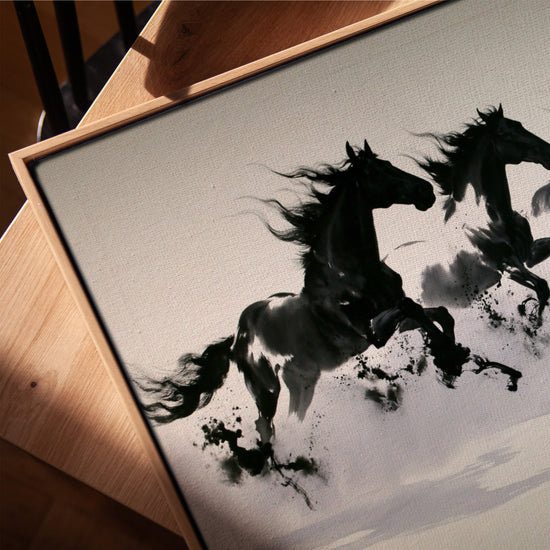 Pferdebild schwarze Pferde im Galopp, China-Tusche, asiatischer Stil, Deko fürs moderne Wohnzimmer