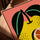 Tableau cuisine citron stylisé jaune orange sur fond corail, décoration graphique moderne avec cadre chêne doré