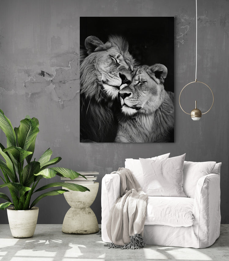 Toile monochrome de lion et lionne dans un salon lumineux et accueillant