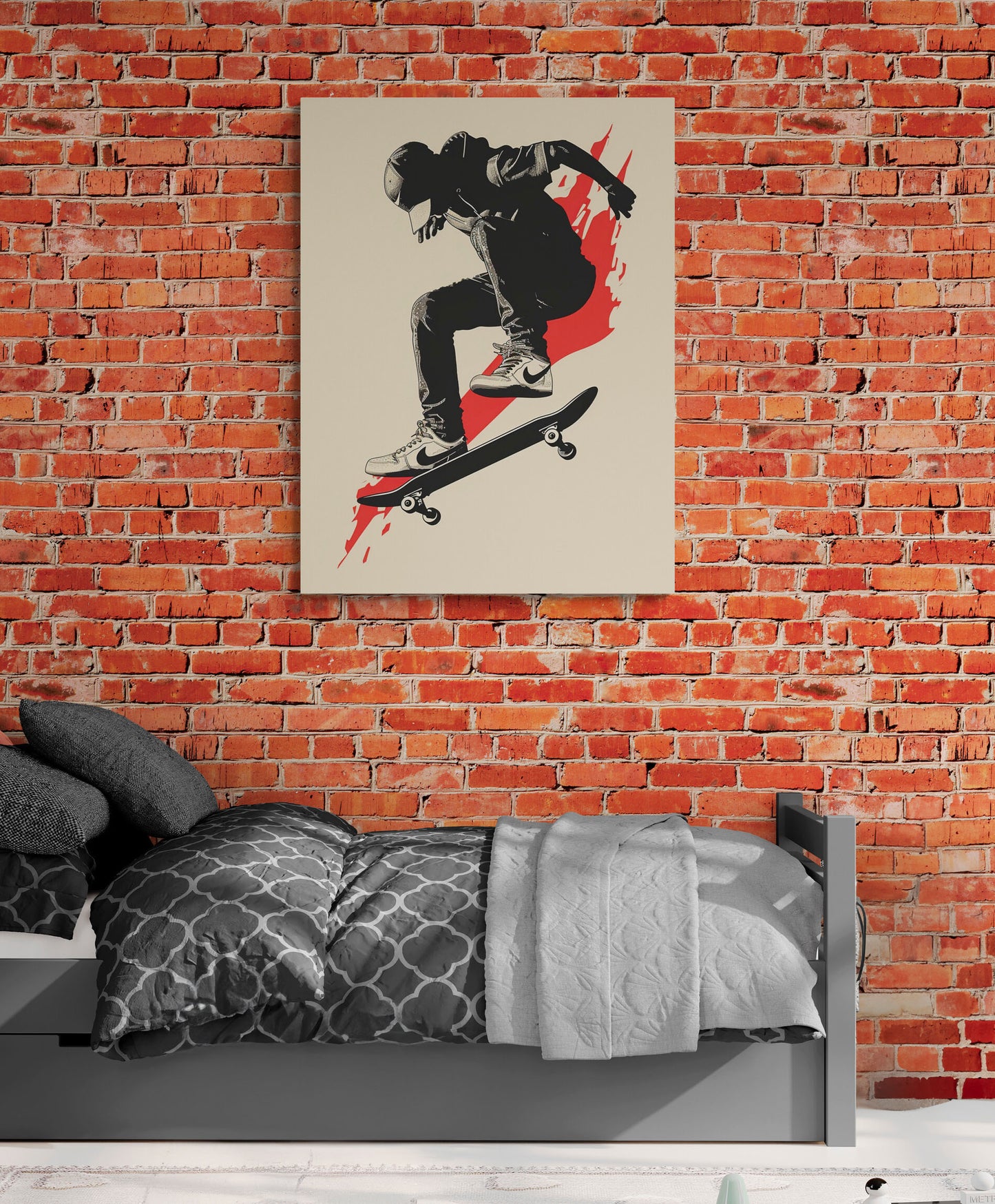 chambre d'ado avec mur en briques et tableau de skateur Nike dynamique.