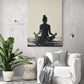 Une toile de méditation crée une atmosphère apaisante dans un salon moderne