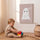 Tableau enfant fantôme blanc mignon BOO fond beige décoration murale chambre douce