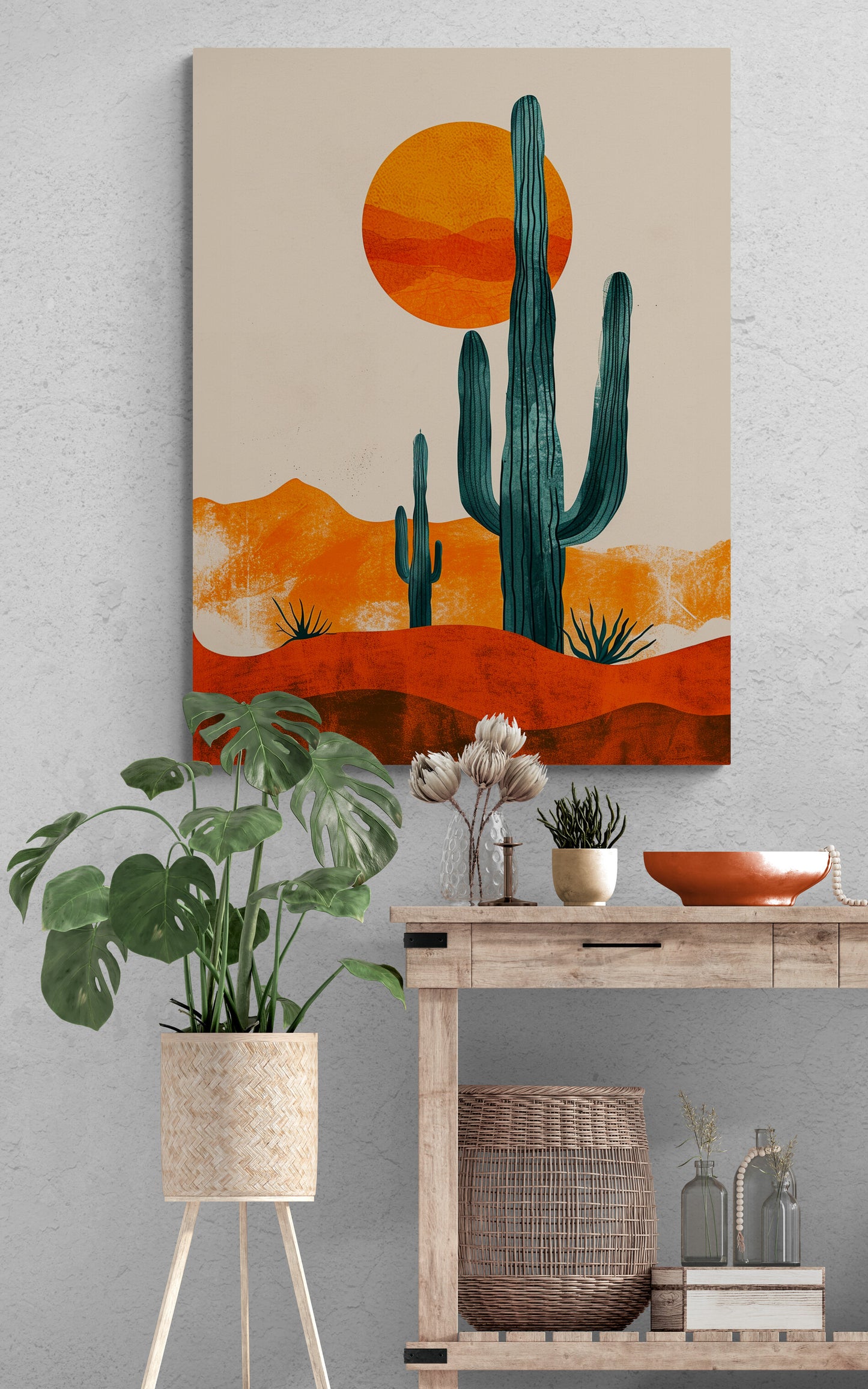 toile décorative murale d'un cactus, en vedette dans une entrée au mobilier en bois et plantes vertes.