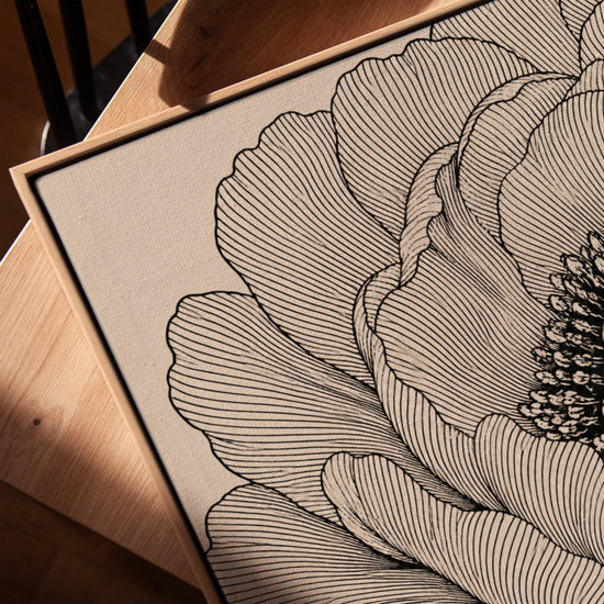 Tableau fleur pivoine dessin trait noir beige texture toile cadre chêne doré décoration salon élégant