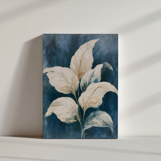 Tableau fleurs blanches ivoire fond bleu pétrole style moderne décoration murale ambiance minimaliste épurée