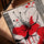 Tableau fleurs rouges style contemporain abstrait sur cadre chêne doré posé sur table salon
