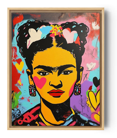 Un portrait vibrant de Frida Kahlo en style street art, mêlant couleurs vives des tons jaunes, rouges et bleus éclatants. Des cœurs colorés et des motifs abstraits l’entourent. Une pièce forte pour une déco moderne et audacieuse