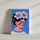 Tableau Frida Kahlo stylisé fond bleu fleurs blanches pop art ambiance minimaliste épurée