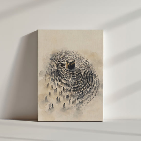 Tableau islamique Kaaba et pèlerins aquarelle beige noir ambiance minimaliste mur blanc