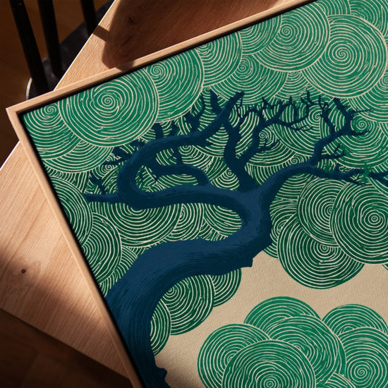 Tableau japonais pin centenaire spirales vertes bleu marine estampe zen pour salon moderne