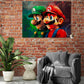 bleau de Mario et Luigi, style pop art, sur mur de briques.