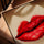 Lèvres rouges sensuelles tableau mural pour salon cadre chêne doré