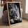Tableau lion majestueux noir et blanc photo réaliste pour décoration salon moderne avec cadre bois