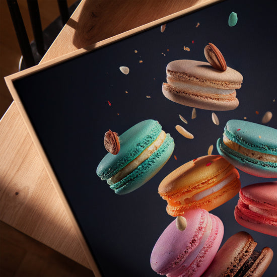 Macarons colorés en apesanteur tableau pour cuisine minimaliste