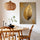 Goldenes Blatt auf grauem, strukturiertem Hintergrund in modernem Wohnzimmer, botanisches Wandbild elegant