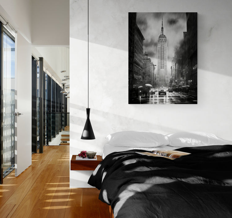 Un tableau new-yorkais en monochrome, rehaussant le style industriel d'une chambre adulte à l'ambiance loft