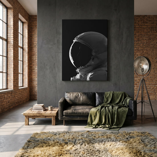 Decoración de salón: cuadro en blanco y negro de astronauta con iluminación dramática