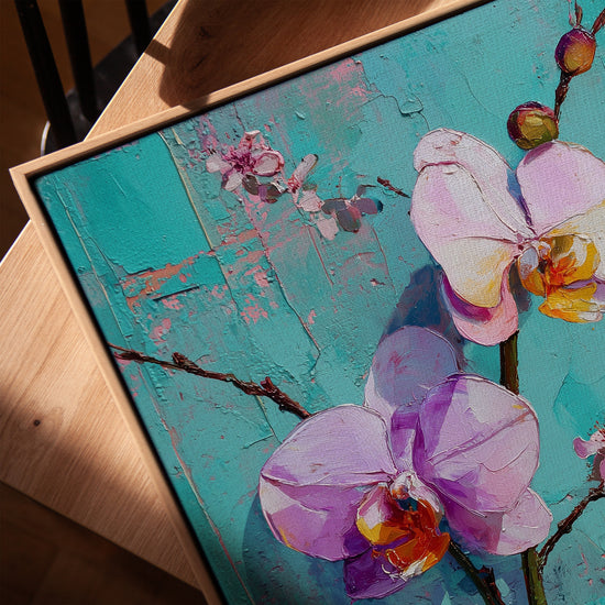 Tableau orchidée violette fond turquoise pour salon scandinave