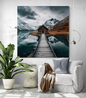 Dans un coin lecture éclairé et épuré, le tableau ajoute une dimension d'évasion et de calme, complétant un décor relaxant.