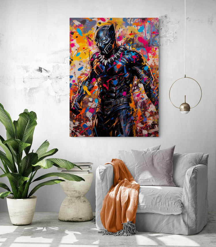 Une explosion de couleurs avec une toile Black Panther, apportant de la vie à un salon épuré