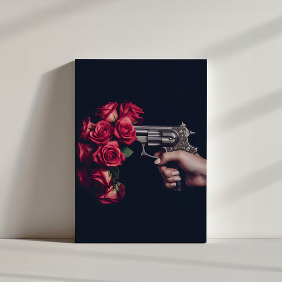 Tableau Revolver : une main surgit du noir, presse la gâchette d'un pistolet d'où s'échappent non des balles, mais des roses éclatantes.