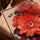 Fleur rouge orangée tableau toile pour salon cadre chêne doré
