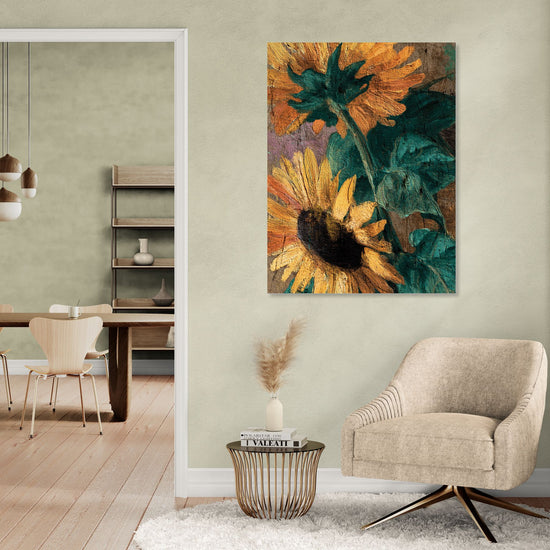 Tableau de tournesols peints en style rustique vibrant, accentuant une ambiance chaleureuse et naturelle dans le salon