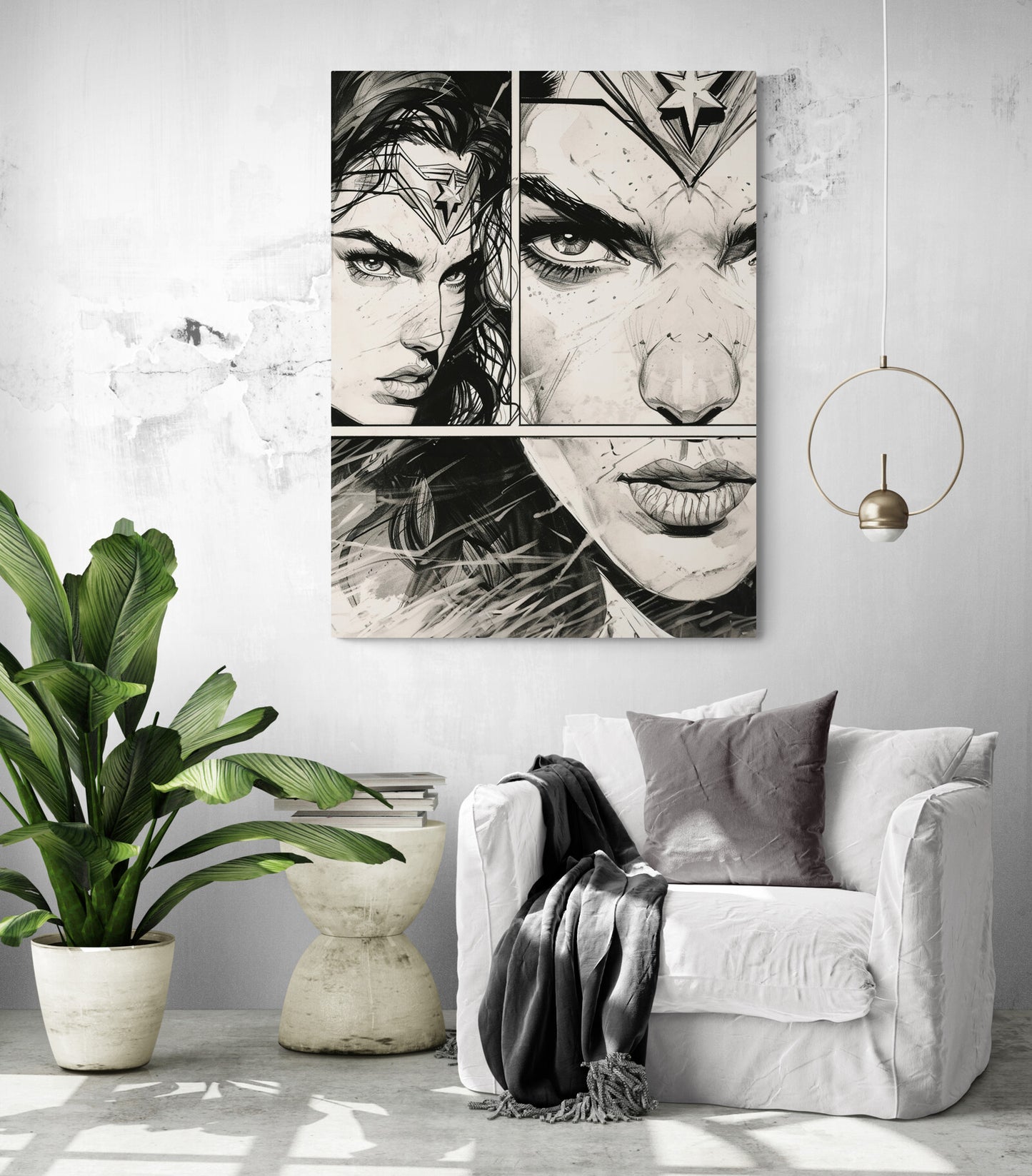Salon épuré avec tableau triptyque de Wonder Woman au-dessus d'un canapé blanc.