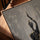 Tableau zen méditation silhouette yoga noir doré décoration salon moderne cadre chêne