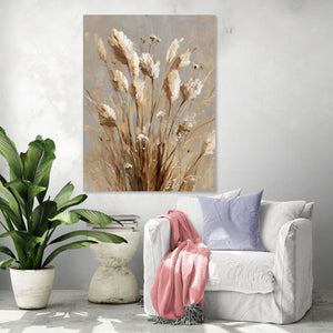 Tableau de fleurs séchées beige sur mur texturé, accent naturel pour salon cosy moderne
