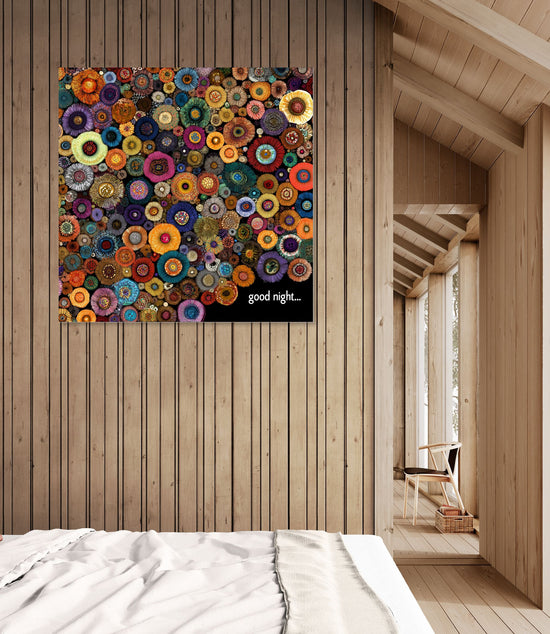Tableau floral coloré dans une chambre en bois, ambiance chaleureuse et naturelle
